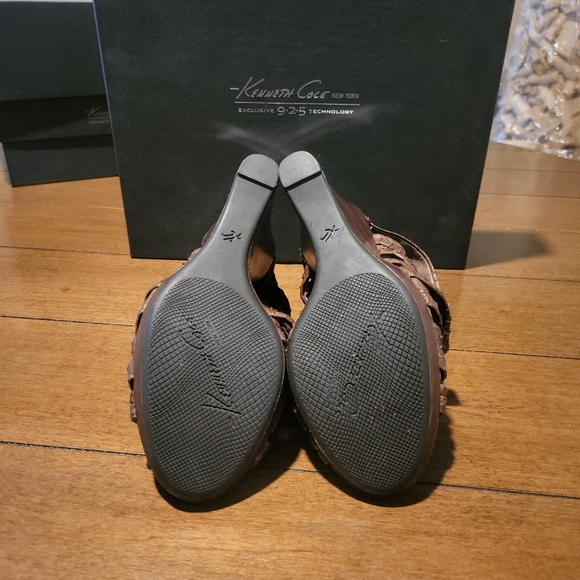 Kennith Cole Exclusive Brown Heels - Picture 2 of 5